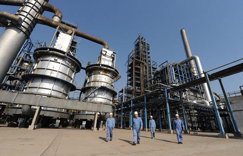 石化工人煉油增產(chǎn)保障市場供應
